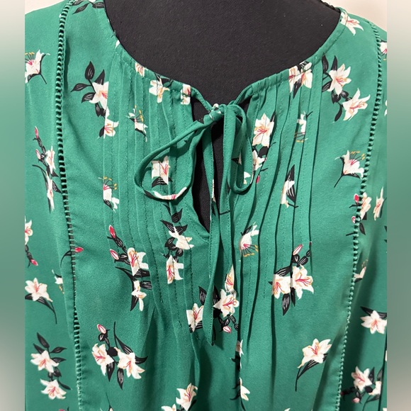 Collective Concepts Emerald Floral Blouse - Picture 3 of 5